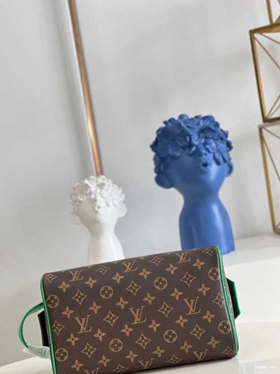 LOUIS KIT TOILET DOPP VUITTON POUCH 0807